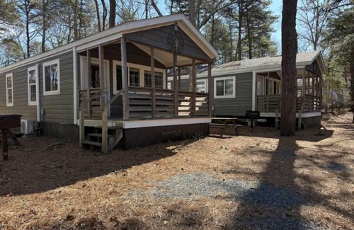 Sandwich Cabina | Cozy Cape Cod Cabin Pond, Pool & Pet-Friendly