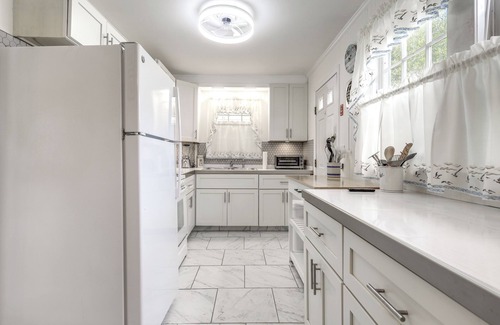 Hyannis Cabaña | Cozy Cape Cod Cottage < 2 Mi to Beach!