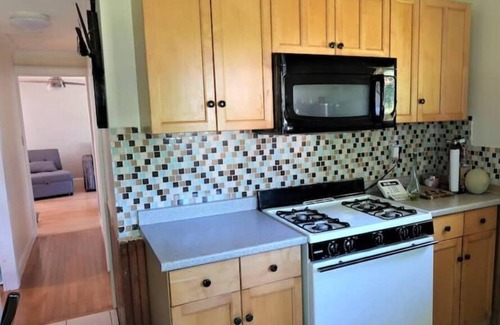 Hyannis Casa | COZY CAPE COTTAGE ON THE POND!