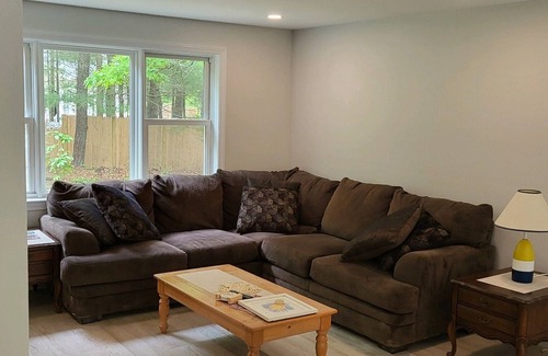 West Hyannisport Cabaña | Cozy Cape Cottage, Quiet & Private, Minutes from Beach, Sleeps 8+