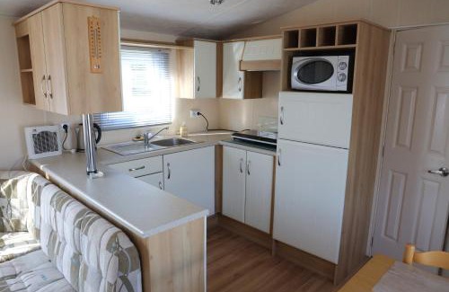 Vlissegem Otro | Cozy caravan on small campsite near woods & sea
