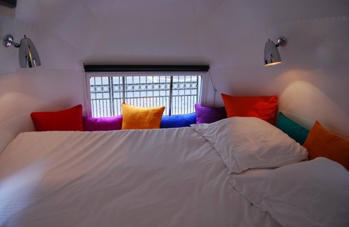 Sint-Gillis Casa | Cozy Caravan with WiFi in The Vintage Hotel Brussels