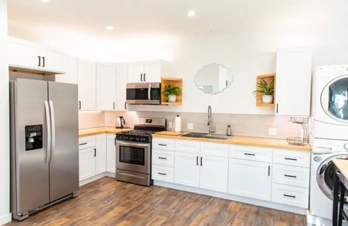 Ventura Casa | Cozy Casa. 1 mile from the beach/downtown.