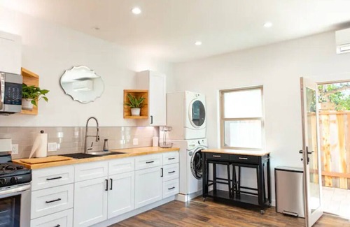 Ventura Casa | Cozy Casa. 1 mile from the beach/downtown.