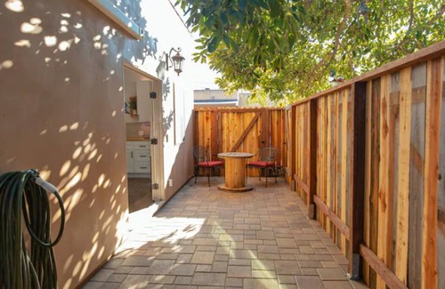 Ventura Casa | Cozy Casa. 1 mile from the beach/downtown.