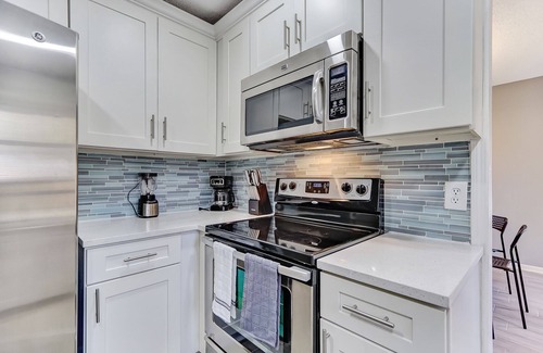 Westside Casa | Cozy Casa: 4Bd/2Bth Luxury Vacation Home! Sleeps8!