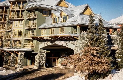 Whistler Cay Heights Condominio | Cozy Cascade Lodge is moments away from your ski lift or the charm of town.