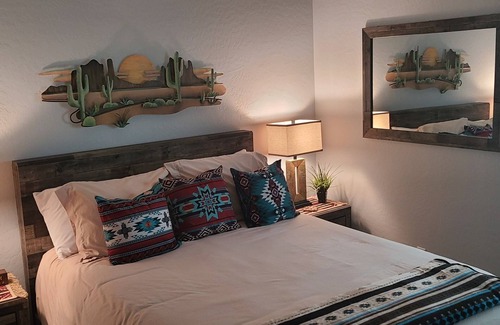 Emperor Estates Casa | "Cozy Casita" Private Pool and Spa/ 1 Bed/ Full Kitchen/ Walk in Shower/ BBQ