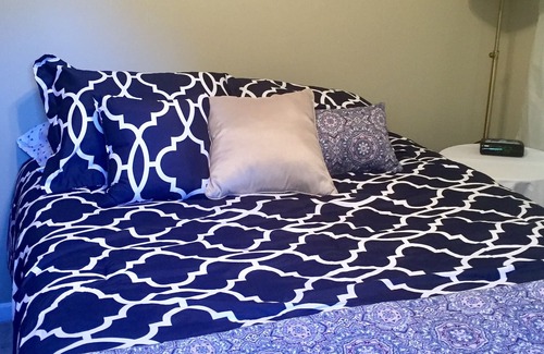 Beulah Cabaña | Cozy- Center St. Beulah, MI- Sleeps 5