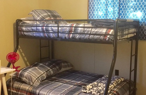 Beulah Cabaña | Cozy- Center St. Beulah, MI- Sleeps 5
