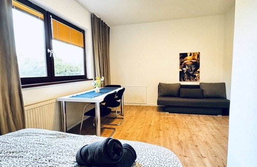 Meidling Apartamento | Cozy Central 8BR Apt w/Garden & Terrace, Up to 24P