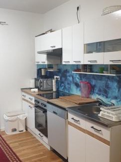 Milbertshofen Apartamento | Cozy central APARTMENT Leopoldstrasse -3,5 rooms with sauna and garden