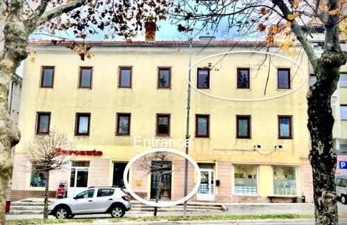 Postojna Apartamento | Cozy Central Apartment with Parking & AC near Postojna cave.