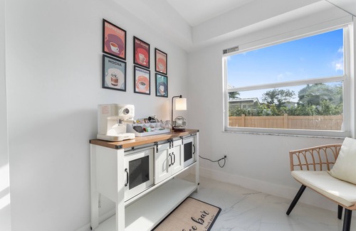 Miami Springs Apartamento | Cozy, Centric, Private & Spacious 1/1 Guest House w/ AC & WiFi in Miami Springs