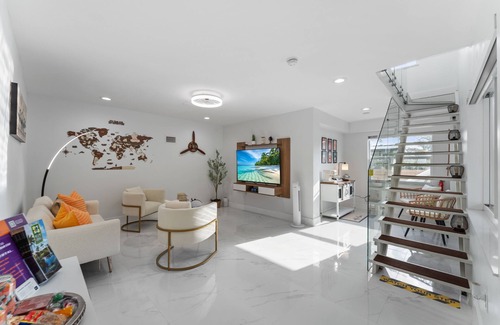 Miami Springs Apartamento | Cozy, Centric, Private & Spacious 1/1 Guest House w/ AC & WiFi in Miami Springs