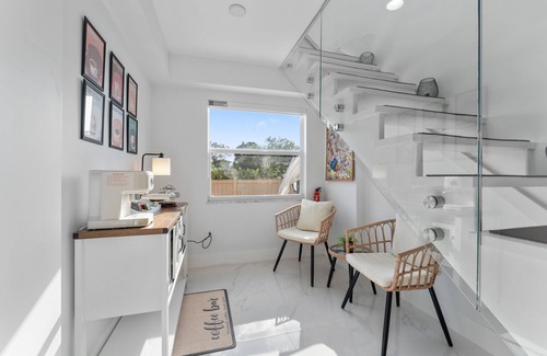 Miami Springs Apartamento | Cozy, Centric, Private & Spacious 1/1 Guest House w/ AC & WiFi in Miami Springs