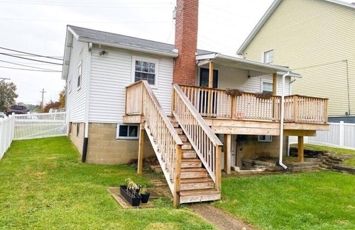 Bridgeville Casa | Cozy Century-Old Cottage in Historic Bridgeville