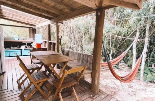 Praia do Rosa Casa | Cozy chalet immersed in native forest close to the beach and downtown Rosa!