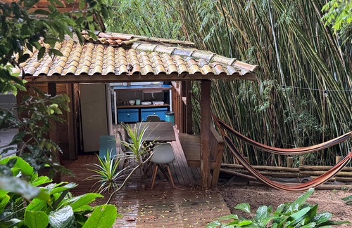 Praia do Rosa Casa | Cozy chalet immersed in native forest close to the beach and downtown Rosa!