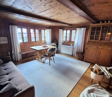 Stalden Apartamento | Cozy chalet apartment in traditional Walser house
