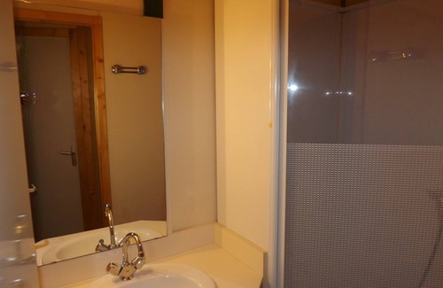 Maurs Cabaña | Cozy Chalet for 4 with Free Pool Access, Terrace, Pet-Friendly, near Maurs, France