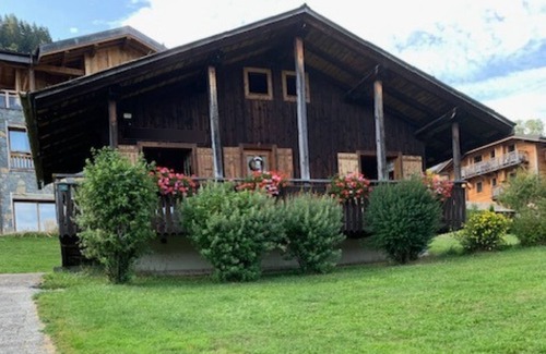 Les Gets Chalet De Esquí | Chalet acogedor en Les Gets, 2 hab., balcón, Wi-Fi, cerca de telecabinas, ideal para familias