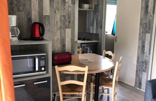 La Suze-sur-Sarthe Chalet De Esquí | Chalet rústico con piscina cerca del zoo de La Flèche y Le Mans, ideal para familias y ciclistas.