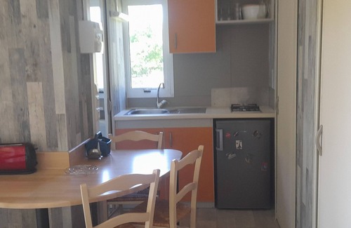La Suze-sur-Sarthe Chalet De Esquí | Chalet rústico con piscina cerca del zoo de La Flèche y Le Mans, ideal para familias y ciclistas.