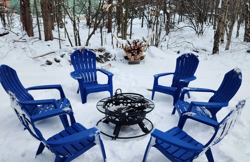Tobyhanna Chalet De Esquí | Cozy chalet in heart of POCONO with hot tub, game room, sun room, Firepit