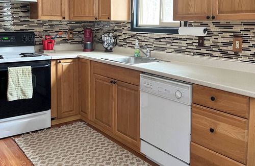 Thornhurst Chalet De Esquí | Cozy Chalet in Lake Community, Pocono Mountains, w/ Hot Tub