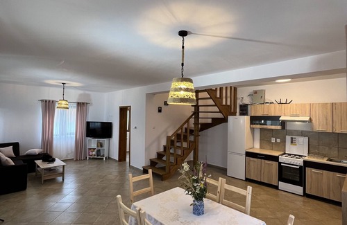 Bran Chalet De Esquí | Cozy Chalet in the heart of mountains near Bran Castle.Hot tube Sauna available