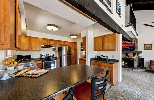 Bijou Park Casa | Cozy Chalet Retreat in South Lake Tahoe - Near Heavenly Ski Resort mv12