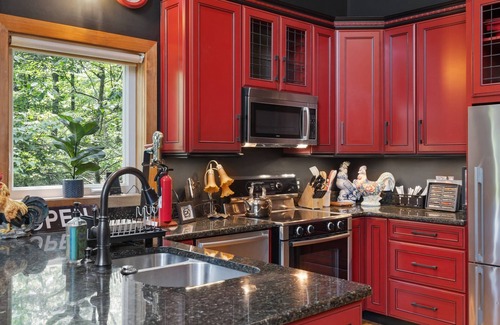 Mount Jackson Cabina | Cozy Chalet w Hot Tub, Loft, Fire Pit & Grill