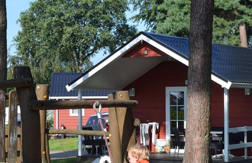 Reutum Chalet De Esquí | Acogedor chalet con lavavajillas en un parque de vacaciones en Twente