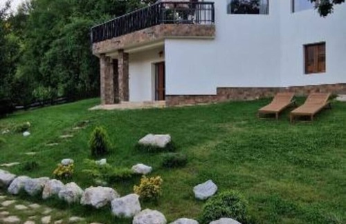 Bran Chalet De Esquí | Cozy chalet with a view of the Bucegi Mountains, close to Bran Castle!