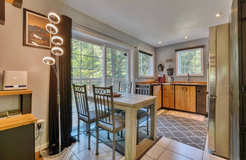 Chertsey Casa | Cozy chalet with river access, sauna & nature