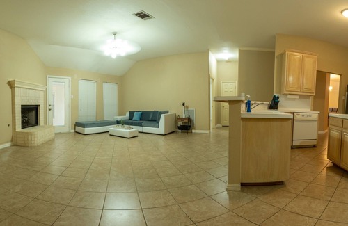 South Arlington Casa | Cozy Charming Brick Home Updated NEW furnitures! Arlington Central!