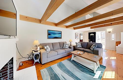 Brewster Casa | Cozy Charming Cottage