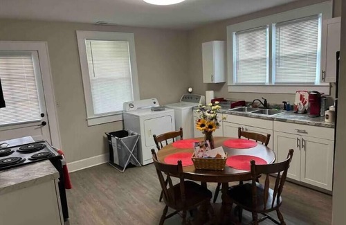Kernersville Casa | Cozy & Charming In Kernersville