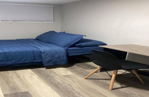 Newark Cama Y Desayuno | Cozy &Charming room E !
