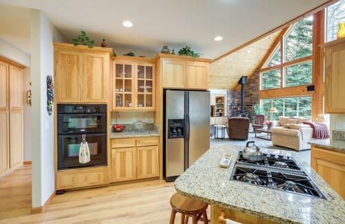 Lake Almanor West Casa | Cozy Chester Home w/ Patio & Lake Access!