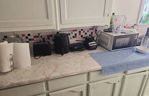Huntington Park Casa | Cozy chill clean safe and peaceful spot 1 min from transportations near stores