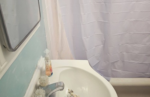 Huntington Park Casa | Cozy chill clean safe and peaceful spot 1 min from transportations near stores