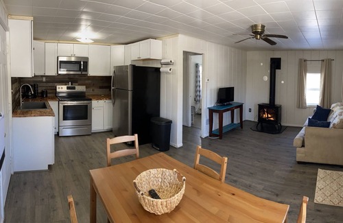 Paris Cabaña | Cozy Chippewa Lake Cottage With Shared Lake Access