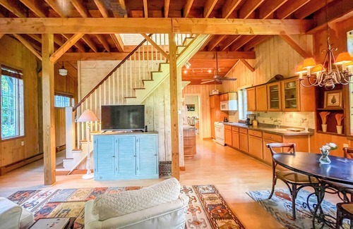Chautauqua Otro | Cozy CHQ Farmhouse Escape by Stream & Cabin - 2.8mi to Main Gate, sleeps 12!