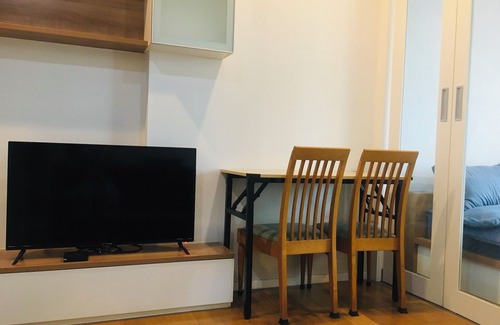Phra Khanong Nuea Condominio | Cozy & Clean 1BR Poolside Room in Prime Area, On Nut, with Free-Wifi