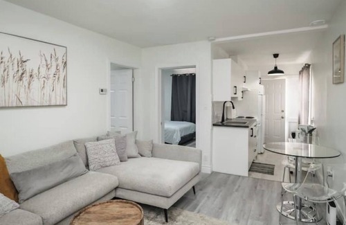 East Windsor Apartamento | Cozy, Clean & Bright Suite