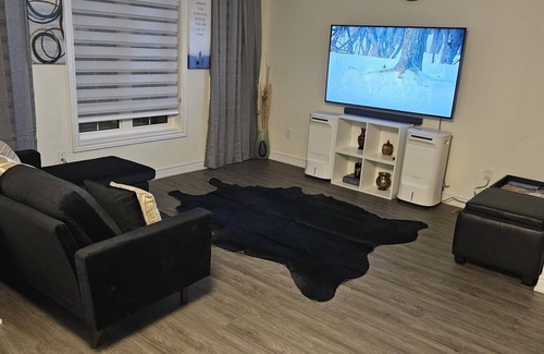 Cambridge Casa | Cozy clean, family sized house.