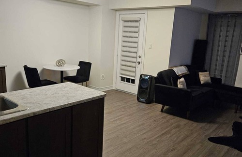 Cambridge Casa | Cozy clean, family sized house.