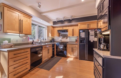 Alpine Meadows Apartamento | Cozy & Clean Palisades Cabin for 8 Close to Hiking Lake